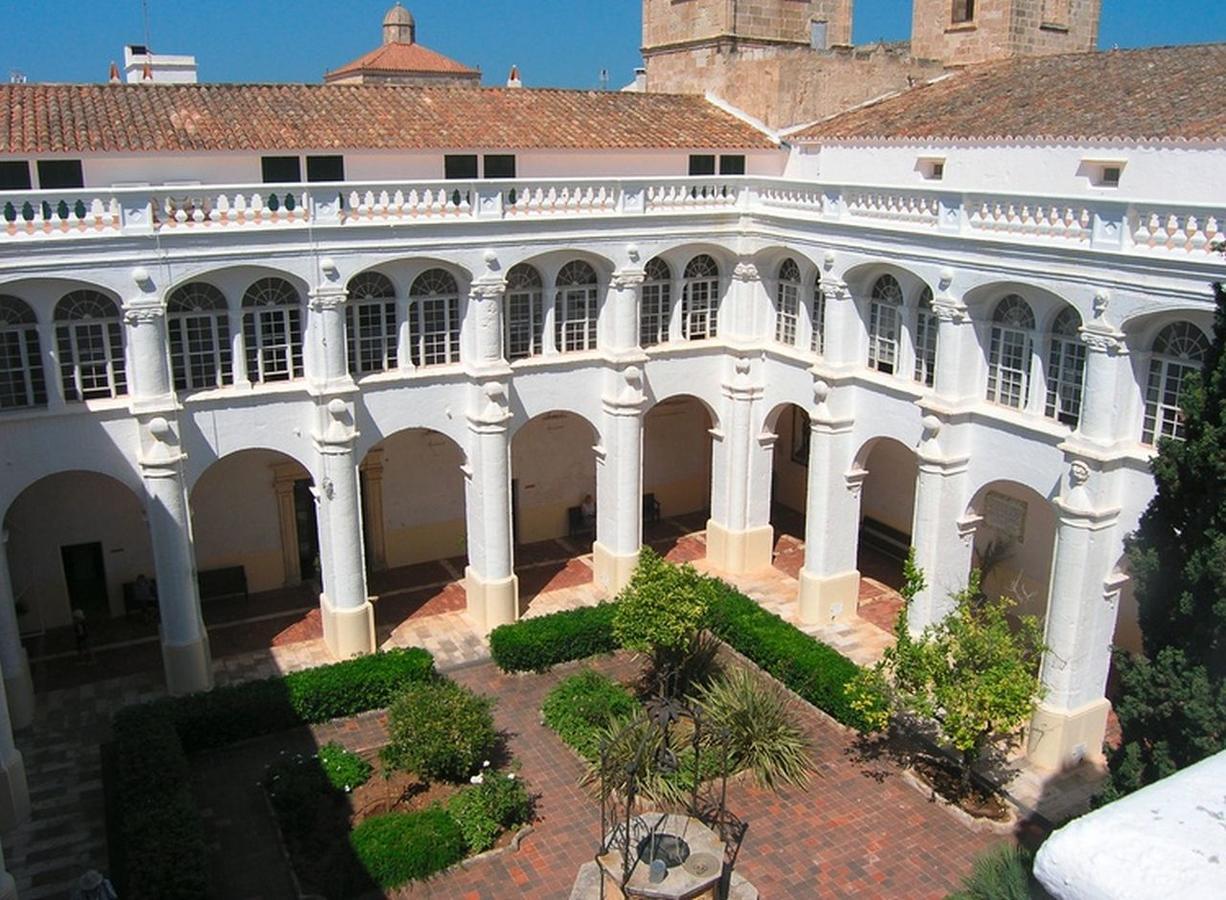 Хостел Grupoandria El Claustre De Ciutadella - Hospederia Екстер'єр фото